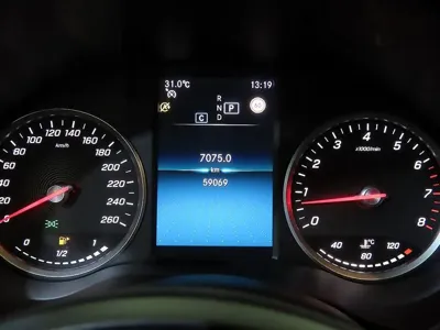 Mercedes-Benz C-Class 2020, 59064 км, за 14767.12 USD - фото 9