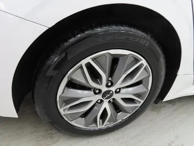Kia K5 2023, 95058 км, за 9649.47 USD
