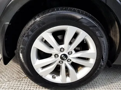 Kia Sorento 2016, 201885 км, за 5139.22 USD