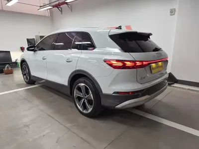 Audi Q5 e-tron 2022, 48600 км, за 20143.81 USD