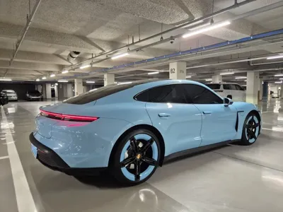 Porsche Taycan 2025, 8500 км, за 104234.58 USD