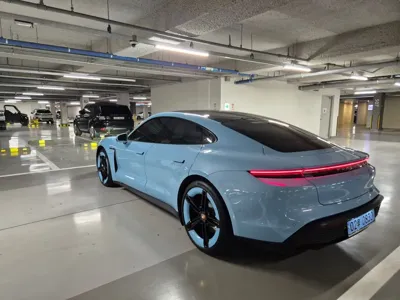 Porsche Taycan 2025, 8500 км, за 104234.58 USD