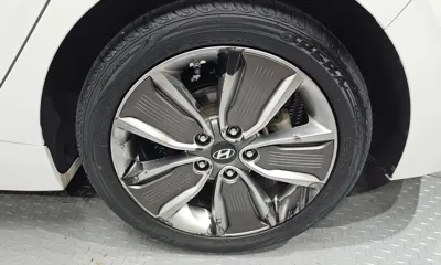 Hyundai Ioniq 2017, 139876 км, за 6544.16 USD - фото 21