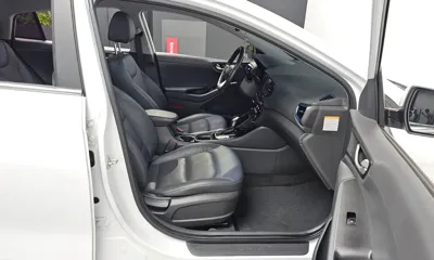 Hyundai Ioniq 2017, 139876 км, за 6544.16 USD - фото 26