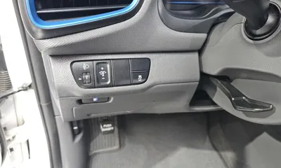 Hyundai Ioniq 2017, 139876 км, за 6544.16 USD - фото 31
