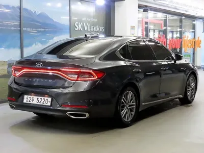 Hyundai Grandeur 2018, 118012 км, за 7739.27 USD