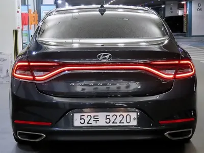 Hyundai Grandeur 2018, 118012 км, за 7739.27 USD