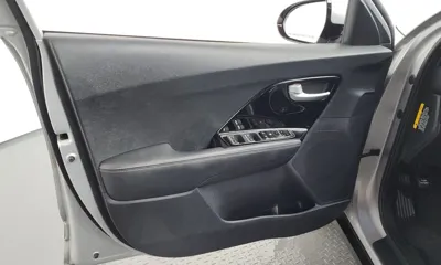 Kia Niro 2017, 93813 км, за 7752.45 USD - фото 24