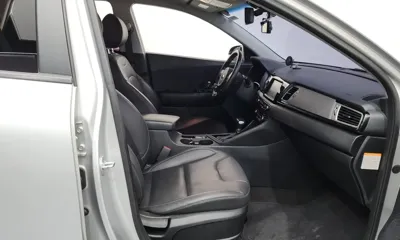 Kia Niro 2017, 93813 км, за 7752.45 USD - фото 26