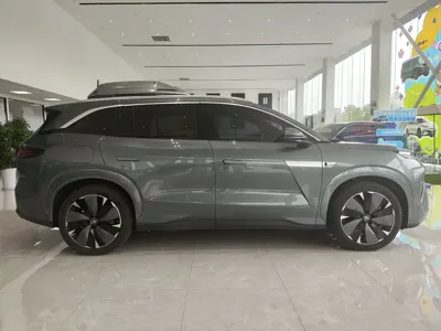 BYD 唐L 2025, 10400 км, за 27276.09 USD