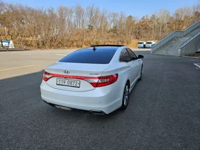 Hyundai Grandeur 2016, 133108 км, за 7866.21 USD