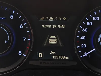 Hyundai Grandeur 2016, 133108 км, за 7866.21 USD - фото 6
