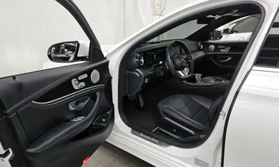 Mercedes-Benz E-Class 2023, 37840 км, за 32648.98 USD - фото 10