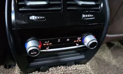 BMW 5-Series 2019, 88086 км, за 19730.41 USD - фото 31