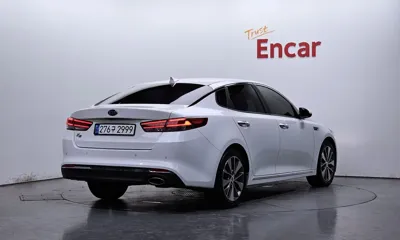 Kia K5 2018, 177570 км, за 5993.49 USD