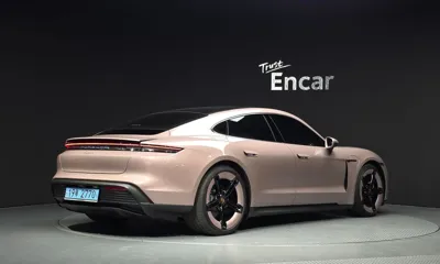 Porsche Taycan 2025, 9958 км, за 91856.73 USD