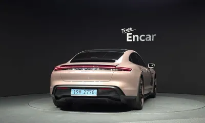 Porsche Taycan 2025, 9958 км, за 91856.73 USD