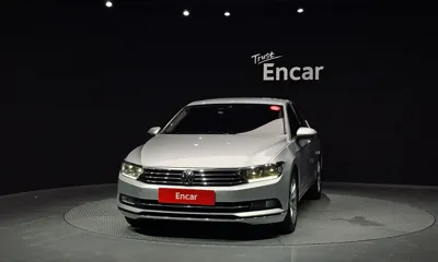 Volkswagen Passat 2018, 48714 км, за 11916.39 USD