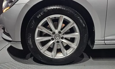 Volkswagen Passat 2018, 48714 км, за 11916.39 USD