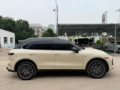 Porsche Cayenne 2017, 139000 км, за 23513.38 USD