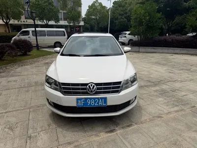 Volkswagen Lavida 2014, 164000 км, за 2766.28 USD