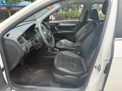 Volkswagen Lavida 2014, 164000 км, за 2766.28 USD