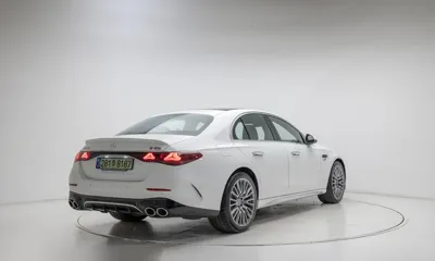 Mercedes-Benz E-Class 2026, 607 км, за 80744.9 USD