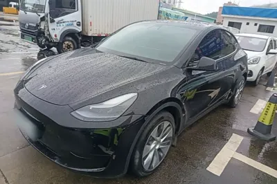 Tesla Model Y · 2022 год