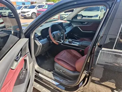 Hongqi Hongqi HS5 2023, 50000 км, за 13616.22 USD