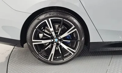 BMW 5-Series 2025, 22151 км, за 57043.46 USD