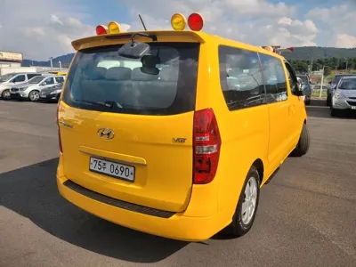 Hyundai Starex 2019, 122750 км, за 8736.2 USD