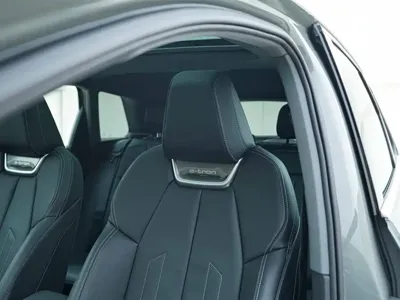 Audi Q4 e-tron 2024, 30000 км, за 18216.24 USD - фото 14