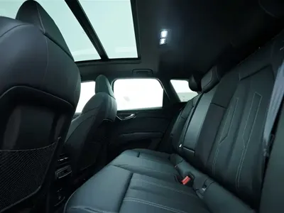 Audi Q4 e-tron 2024, 30000 км, за 18216.24 USD - фото 21