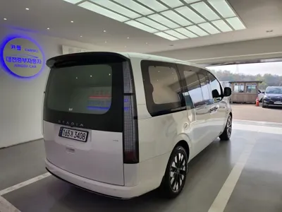 Hyundai Staria 2025, 13000 км, за 39312.85 USD