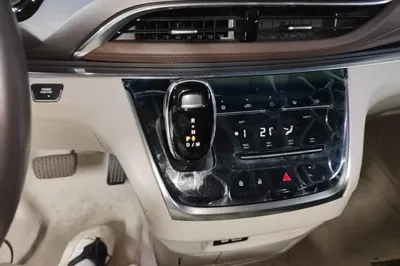 Buick GL8 2023, 99100 км, за 21643 USD - фото 16