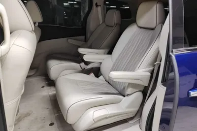 Buick GL8 2023, 99100 км, за 21643 USD - фото 20
