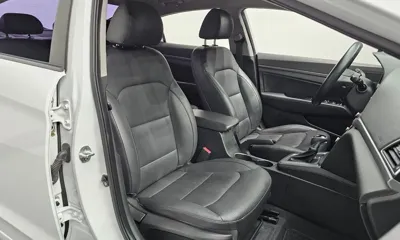 Hyundai Avante 2018, 88876 км, за 7811.47 USD - фото 11