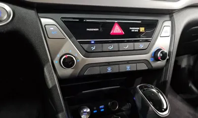 Hyundai Avante 2018, 88876 км, за 7811.47 USD - фото 20