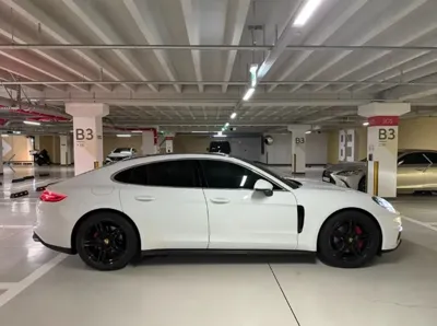 Porsche Panamera 2018, 234404 км, за 27952.93 USD