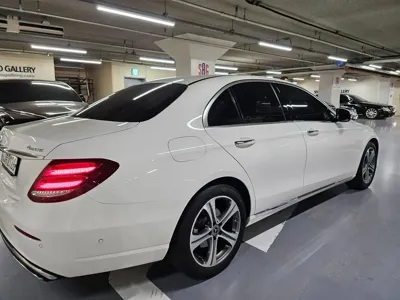 Mercedes-Benz E-Class 2018, 26000 км, за 18708.15 USD
