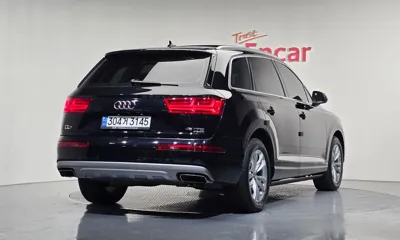 Audi Q7 2019, 61961 км, за 22691.4 USD