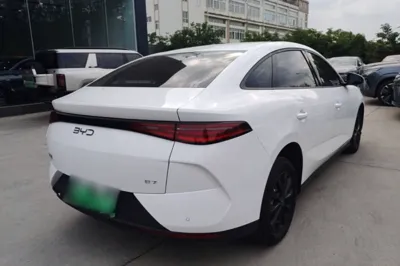 BYD e7 2025, 10800 км, за 17285 USD