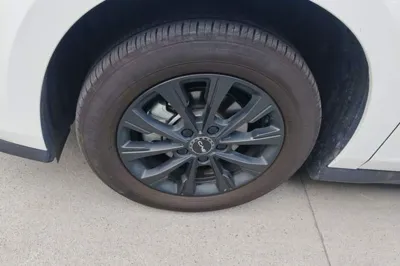BYD e7 2025, 10800 км, за 17285 USD - фото 10