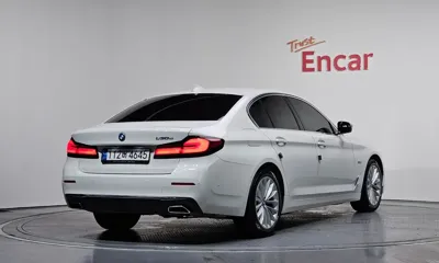 BMW 5-Series 2022, 53894 км, за 24380.57 USD