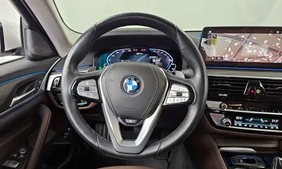 BMW 5-Series 2022, 53894 км, за 24380.57 USD - фото 13