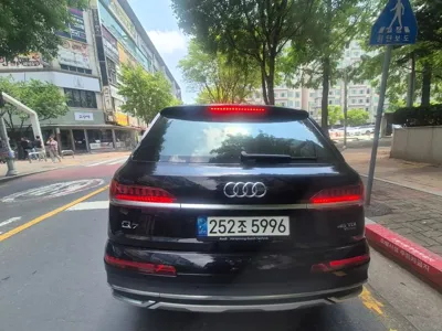 Audi Q7 2021, 118000 км, за 29473.55 USD