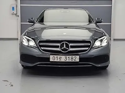 Mercedes-Benz E-Class 2017, 89090 км, за 12552.89 USD