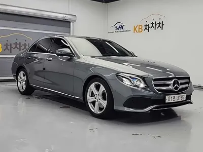 Mercedes-Benz E-Class 2017, 89090 км, за 12552.89 USD