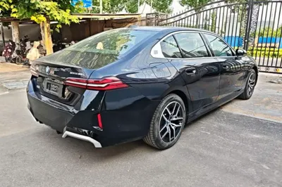 BMW i5 2024, 23700 км, за 38520 USD