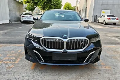BMW i5 2024, 23700 км, за 38520 USD